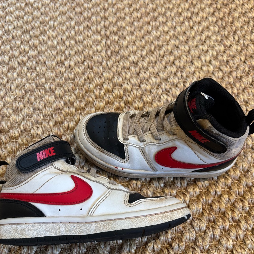 Nike Court Borough - kids size 11